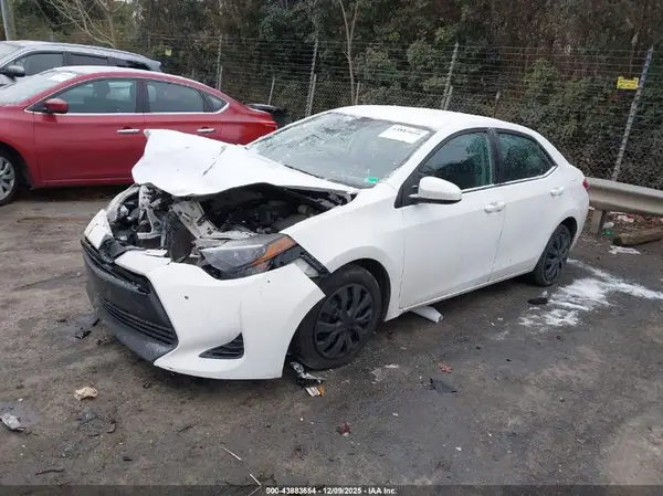 2T1BURHEXHC864881 2017 TOYOTA COROLLA - Image 2