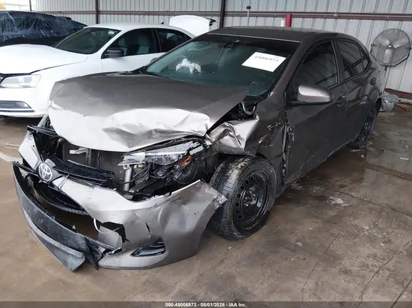 2T1BURHEXHC868140 2017 TOYOTA COROLLA - Image 2