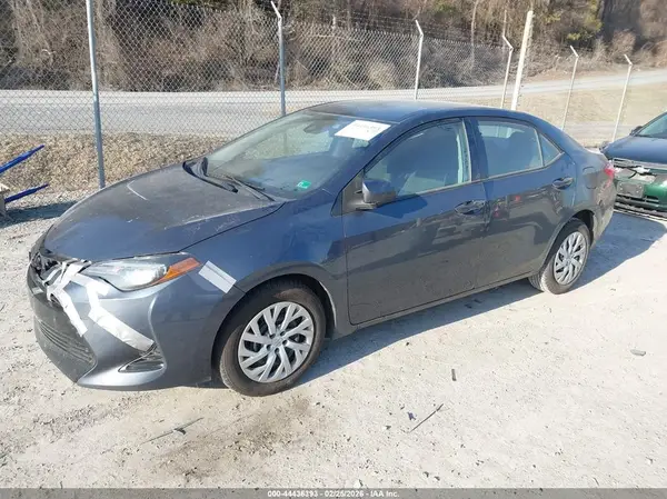 2T1BURHEXHC877744 2017 TOYOTA COROLLA - Image 2