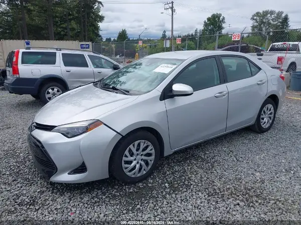 2T1BURHEXHC883723 2017 TOYOTA COROLLA - Image 2