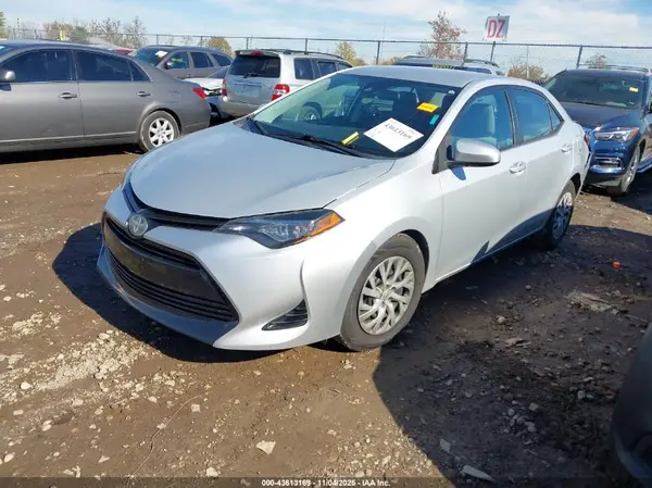 2T1BURHEXHC884922 2017 TOYOTA COROLLA - Image 2