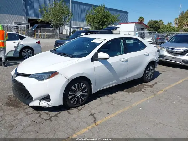 2T1BURHEXHC911259 2017 TOYOTA COROLLA - Image 2