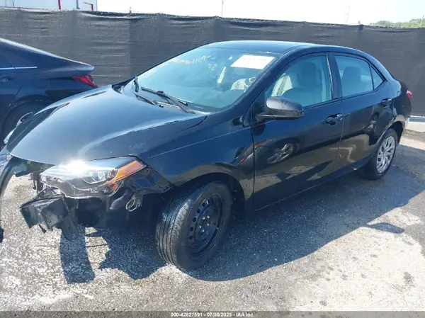 2T1BURHEXHC945783 2017 TOYOTA COROLLA - Image 2