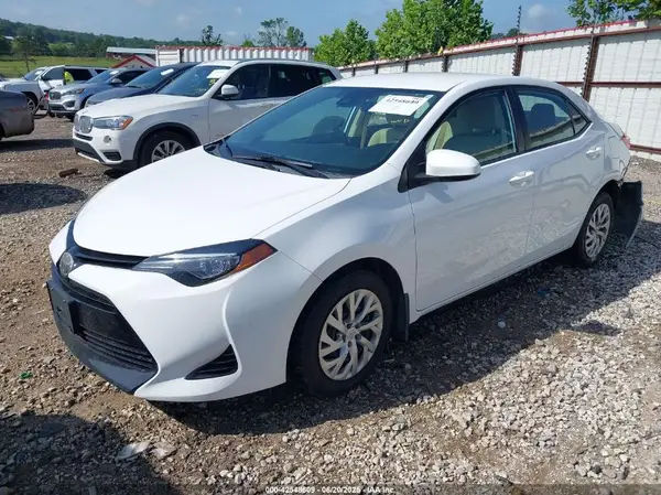 2T1BURHEXHC946867 2017 TOYOTA COROLLA - Image 2