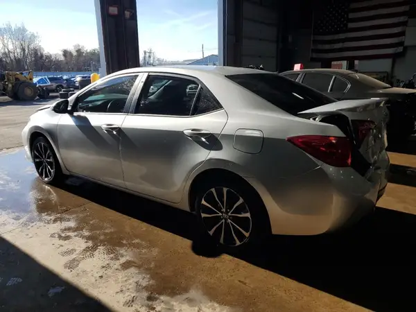 2T1BURHEXJC005649 2018 TOYOTA COROLLA - Image 2