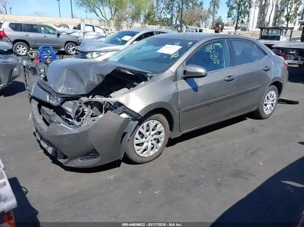 2T1BURHEXJC032401 2018 TOYOTA COROLLA - Image 2