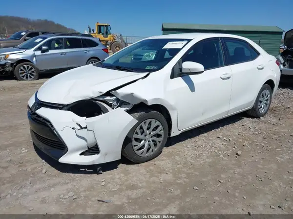 2T1BURHEXJC069898 2018 TOYOTA COROLLA - Image 2