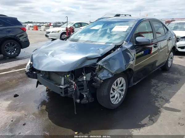 2T1BURHEXJC966655 2018 TOYOTA COROLLA - Image 2