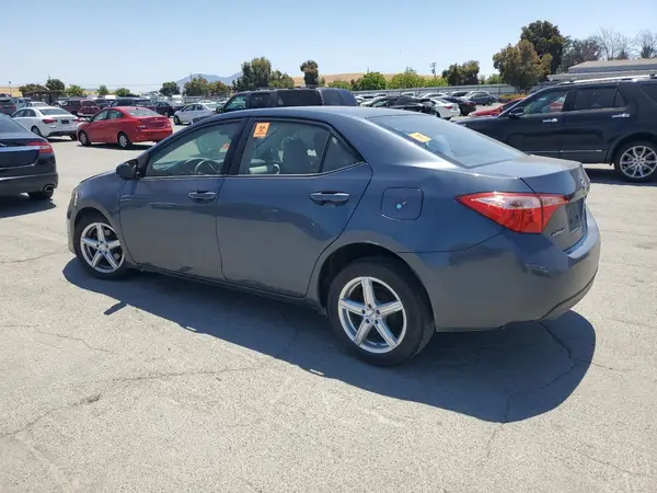 2T1BURHEXJC981558 2018 TOYOTA COROLLA - Image 2