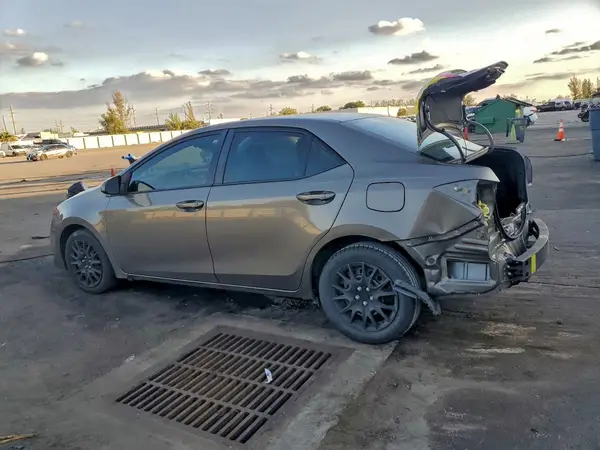 2T1BURHEXJC982645 2018 TOYOTA COROLLA - Image 2