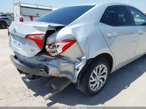 2019 TOYOTA COROLLA auction photo 6