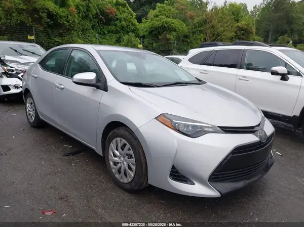 2T1BURHEXKC143757 2019 TOYOTA COROLLA - Image 1