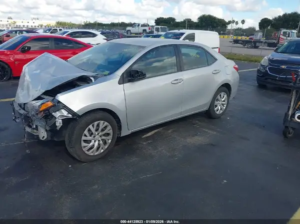 2T1BURHEXKC207568 2019 TOYOTA COROLLA - Image 2
