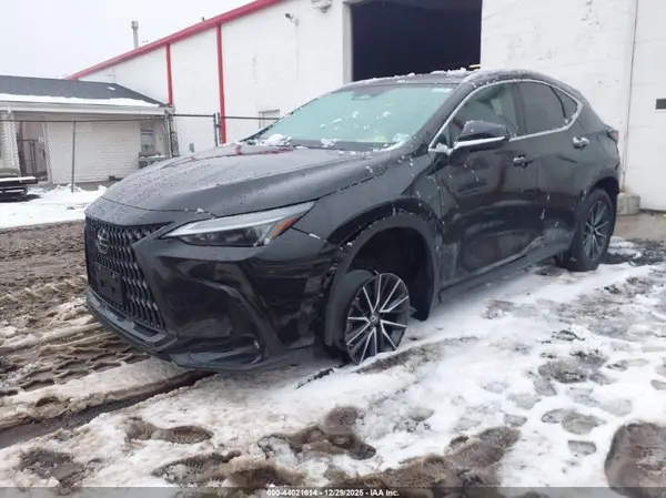 2T2AGCEZ5NC004045 2022 LEXUS NX - Image 2