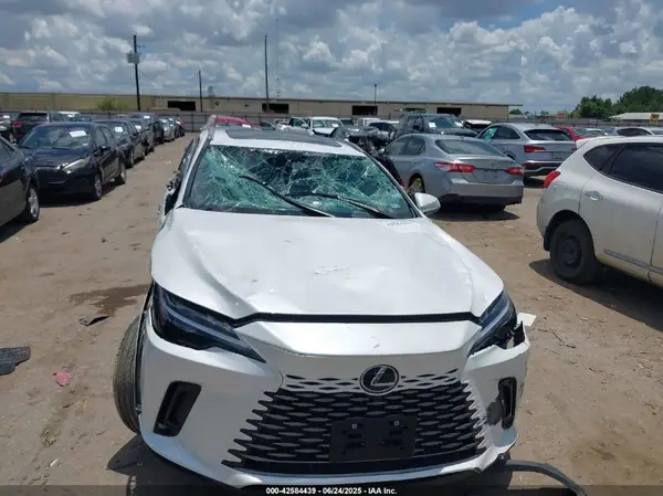 2025 LEXUS RX auction photo 6