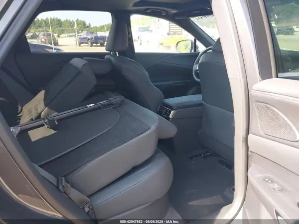 2T2BAMCA1SC105376 2025 LEXUS RX - Image 8