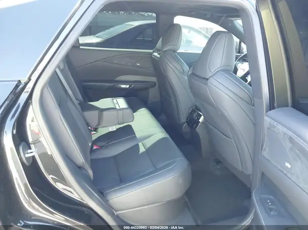 2T2BAMCA2PC033806 2023 LEXUS RX - Image 8