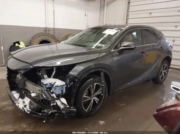 2T2BAMCA6SC096013 2025 LEXUS RX - Image 2
