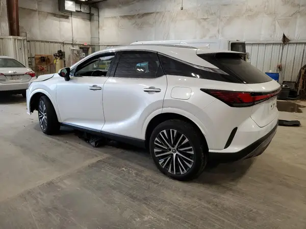 2T2BAMCA7PC015916 2023 LEXUS RX - Image 2