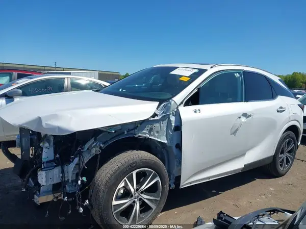 2T2BAMCA7RC074242 2024 LEXUS RX - Image 2