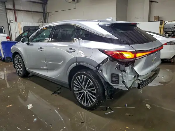 2T2BAMCA7SC102806 2025 LEXUS RX - Image 2