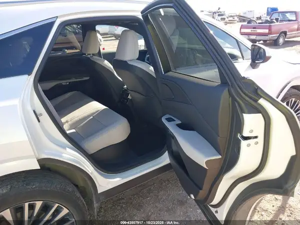2T2BAMCA9PC017506 2023 LEXUS RX - Image 8