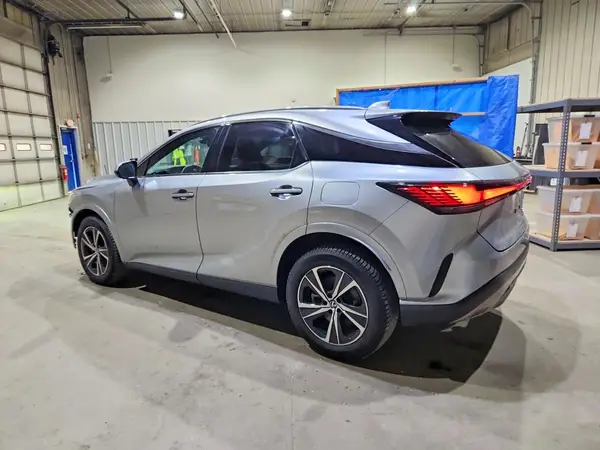 2T2BAMCA9PC023788 2023 LEXUS RX - Image 2