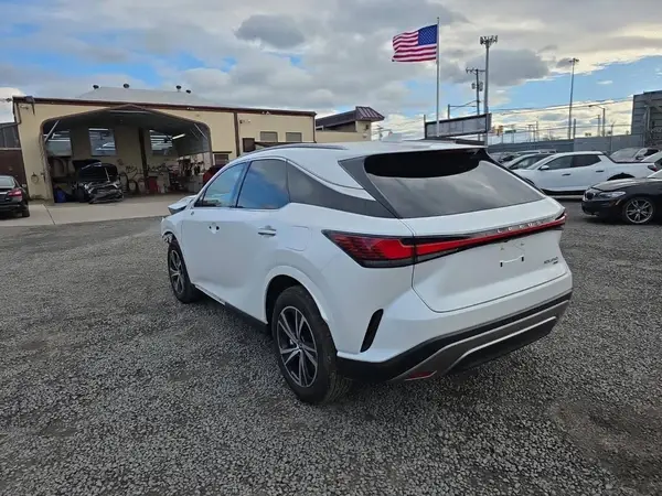 2T2BAMCA9SC101284 2025 LEXUS RX - Image 2