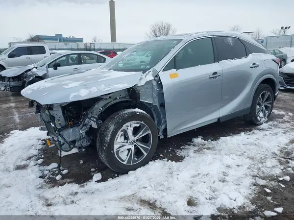 2T2BAMCA9SC109174 2025 LEXUS RX - Image 2