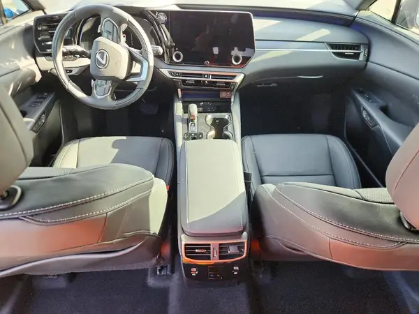 2T2BBMCA0SC105110 2025 LEXUS RX - Image 8