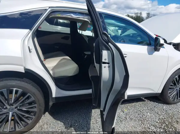 2T2BBMCA0TC108333 2026 LEXUS RX - Image 8