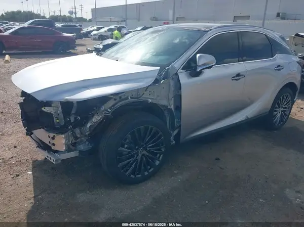 2T2BBMCA1SC065748 2025 LEXUS RX - Image 2