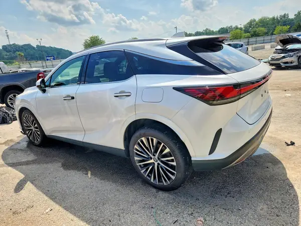 2T2BBMCA2PC002276 2023 LEXUS RX - Image 2