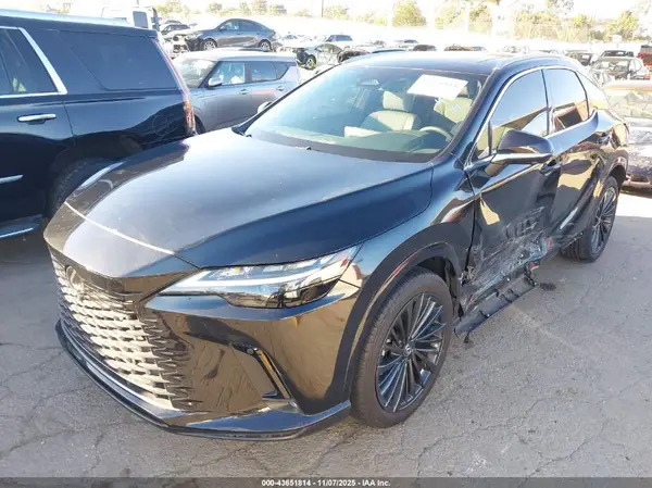 2T2BBMCA2SC072465 2025 LEXUS RX - Image 2