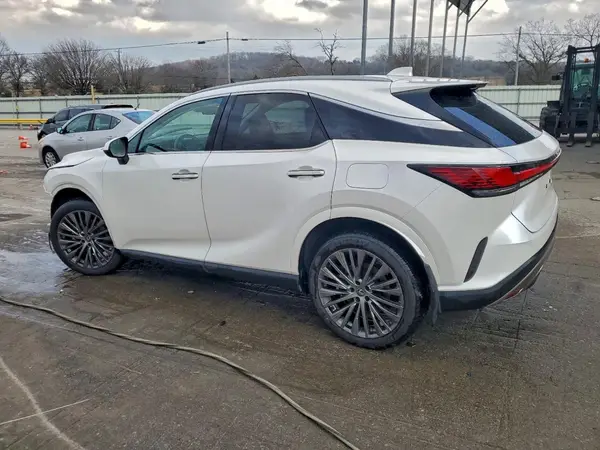 2T2BBMCA3PC005817 2023 LEXUS RX - Image 2