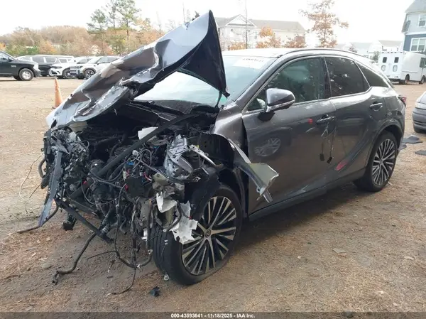 2T2BBMCA3PC010774 2023 LEXUS RX - Image 2