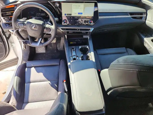 2T2BBMCA3TC111131 2026 LEXUS RX - Image 8