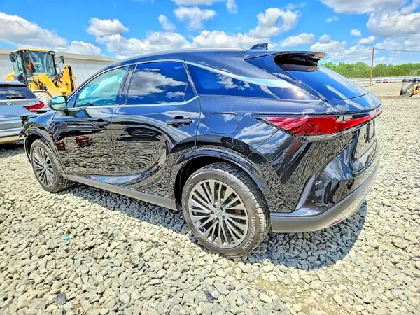 2T2BBMCA3TC141245 2026 LEXUS RX - Image 2