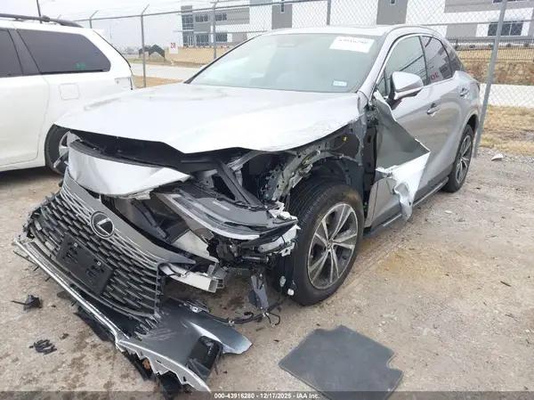 2T2BBMCA4SC082673 2025 LEXUS RX - Image 2