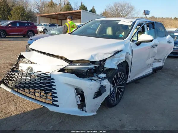 2T2BBMCA5PC022473 2023 LEXUS RX - Image 2