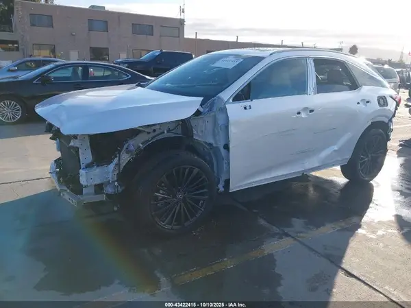 2T2BBMCA6SC071481 2025 LEXUS RX - Image 2