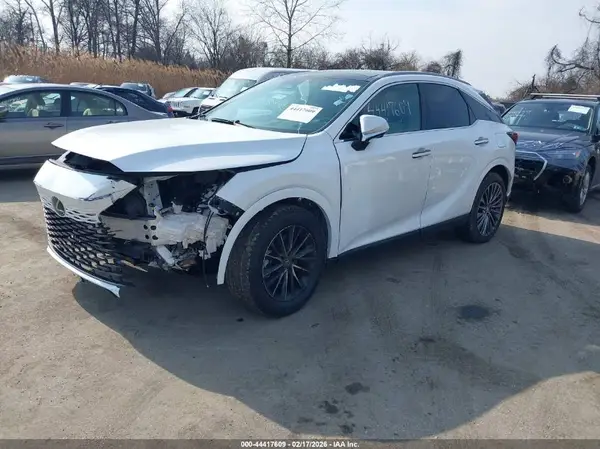 2T2BBMCA6SC086630 2025 LEXUS RX - Image 2