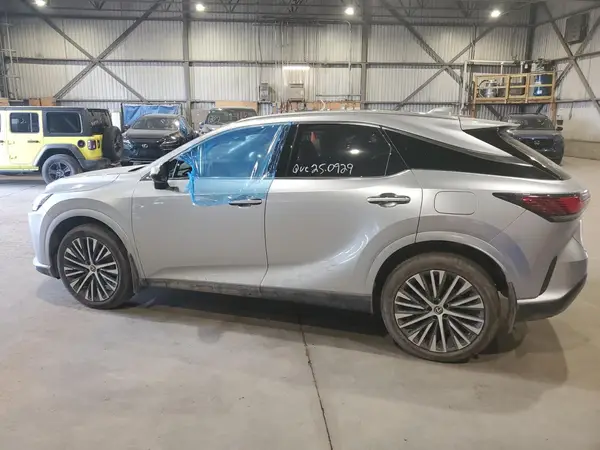 2T2BBMCA7PC003598 2023 LEXUS RX - Image 2