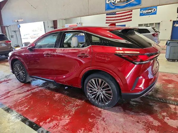 2T2BBMCA7SC066757 2025 LEXUS RX - Image 2