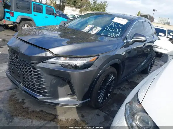 2T2BBMCA7SC069402 2025 LEXUS RX - Image 2