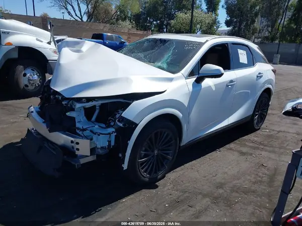 2T2BBMCA7SC083820 2025 LEXUS RX - Image 2