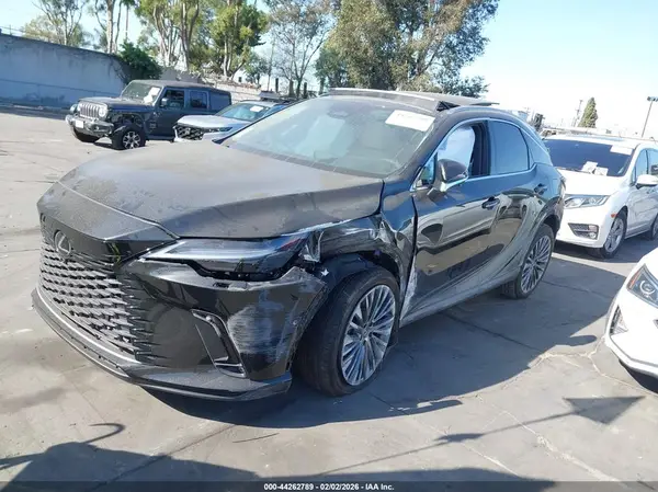 2T2BBMCA7SC101426 2025 LEXUS RX - Image 2