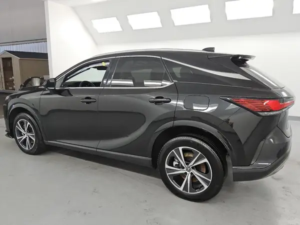 2T2BBMCA8PC009099 2023 LEXUS RX - Image 2