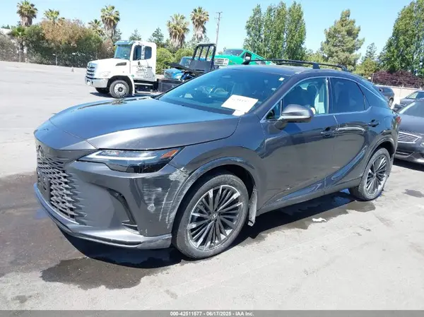 2T2BBMCA8SC070896 2025 LEXUS RX - Image 2