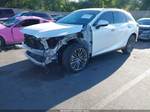 2T2BBMCA8SC076326 2025 LEXUS RX - Image 2